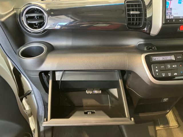 Ｎ−ＢＯＸカスタムＧターボＳＳパッケージ　ナビ　バックモニター純正ナビ　バックモニター　純正ＥＴＣ　純正１５インチアルミホイール　両側パワースライドドア　ＡＣＣ　ターボ　ＨＩＤヘッドランプ　サイド・カーテンシールドエアバッグ　取扱説明書　メンテナンスノート（香川県）の中古車