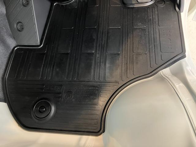 ハイゼットトラックスタンダード　ＣＶＴ　２ＷＤ　ラジオワンオーナー　ＡＭ／ＦＭラジオ　ラバーマット　ハロゲンヘッドライト　オートライト　オートハイビーム　アイドリングストップ　スマアシ　ＣＶＴ　２ＷＤ　取扱説明書　メンテナンスノート（香川県）の中古車