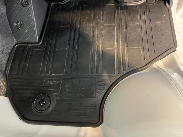 ハイゼットトラックスタンダード　ＣＶＴ　２ＷＤ　ラジオ２ＷＤ　ＣＶＴ　ワンオーナー　ＡＭ／ＦＭラジオ　ラバーマット　ハロゲンヘッドライト　オートライト　オートハイビーム　アイドリングストップ　スマアシ（香川県）の中古車