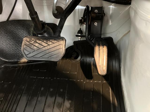 キャリイトラックKCエアコン・パワステ AT 4WD ラジオAT 4WD AM/FMラジオ ワンオーナー ハロゲンヘッドライト 取扱説明書 メンテナンスノート(香川県)の中古車