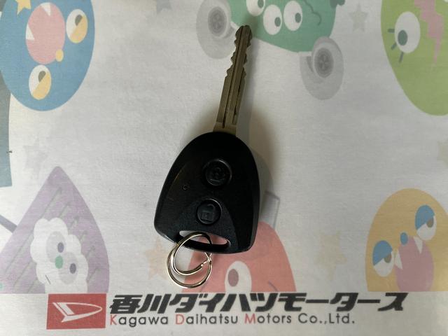 ハイゼットカーゴＤＸ　ＭＴ　ラジオ　ワンオーナーＭＴ　両側スライドドア　ＡＭ／ＦＭラジオ　ワンオーナー　キーレスエントリー　ハロゲンヘッドライト　オートライト　オートハイビーム　アイドリングストップ　スマアシ（香川県）の中古車