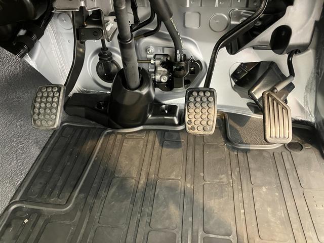 ハイゼットトラックスタンダード MT 2WD ラジオMT 2WD AM/FMラジオ ハロゲンヘッドライト オートライト オートハイビーム アイドリングストップ ラバーマット スマアシ(香川県)の中古車