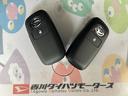 ワンオーナー　運転席・助手席シートヒーター　電動パーキングブレーキ　オートブレーキホールド　純正１５インチアルミホイール　ワンオーナー　スマートキー　ＬＥＤヘッドランプ　オートライト　オートハイビーム（香川県）の中古車