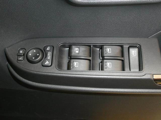 タントカスタムＸ　／４ＷＤ／オーディオレス／バックカメラ／両側電動車線逸脱防止　誤発進抑制装置　Ｂカメラ　両側自動ドア　オートハイビーム　ＬＥＤヘッドライト　電格ミラー　４ＷＤ　Ａライト　キーフリー　盗難防止装置　ＡＷ　スマートキー　記録簿　アイドリングＳＴＯＰ（富山県）の中古車