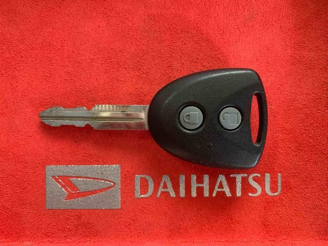 ハイゼットトラックジャンボ　タイヤ新品　４ＷＤ　５ＭＴ　保証付きまごころ保証１年付き　記録簿　取扱説明書　エアバッグ　エアコン　パワーステアリング　パワーウィンドウ　ＣＤ　ＡＢＳ（静岡県）の中古車