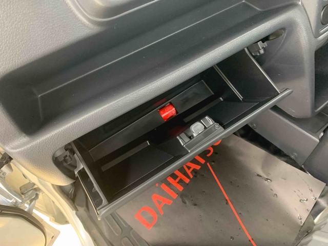 キャリイトラックＫＣエアコン・パワステ農繁仕様　パートタイム４ＷＤ　保証付き５ＭＴ　ラジオ（静岡県）の中古車