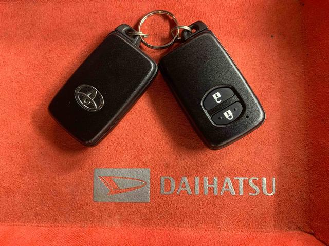 ヴィッツハイブリッドＧＲスポーツ　ナビ　保証付きまごころ保証１年付き　記録簿　取扱説明書　ＥＴＣ　バックカメラ　スマートキー　ドライブレコーダー　エアバッグ　エアコン　パワーステアリング　パワーウィンドウ　ＡＢＳ（静岡県）の中古車