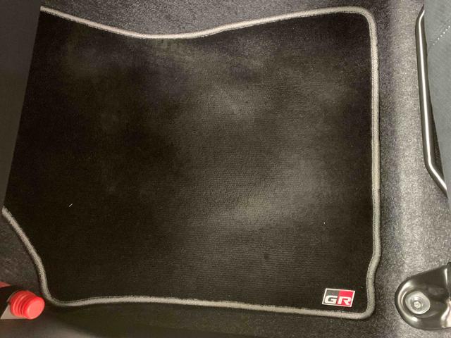 ヴィッツハイブリッドＧＲスポーツ　ナビ　保証付きまごころ保証１年付き　記録簿　取扱説明書　ＥＴＣ　バックカメラ　スマートキー　ドライブレコーダー　エアバッグ　エアコン　パワーステアリング　パワーウィンドウ　ＡＢＳ（静岡県）の中古車