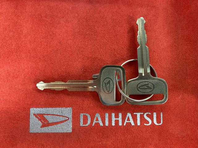 ハイゼットトラックスタンダード　４ＷＤ　保証付きまごころ保証１年付き　記録簿　取扱説明書　ＣＶＴ　ラジオ　衝突被害軽減システム　オートマチックハイビーム　レーンアシスト　禁煙車　ワンオーナー　エアコン　パワーステアリング　エアバッグ　ＡＢＳ（静岡県）の中古車