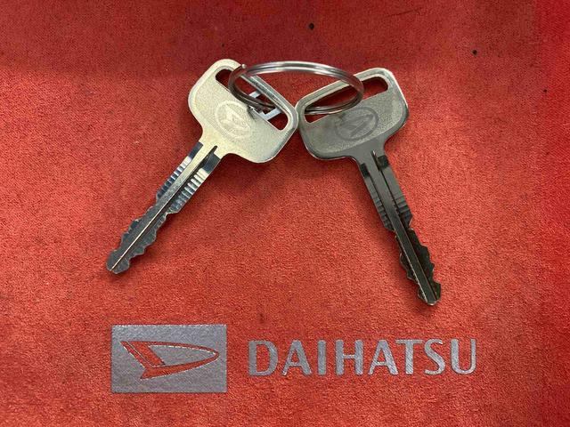 ハイゼットトラックスタンダード４ＷＤ　まごころ保証１年付き　記録簿　取扱説明書　ＣＶＴ　ラジオ　衝突被害軽減システム　オートマチックハイビーム　レーンアシスト　禁煙車　ワンオーナー　エアコン　パワーステアリング　エアバッグ　ＡＢＳ（静岡県）の中古車