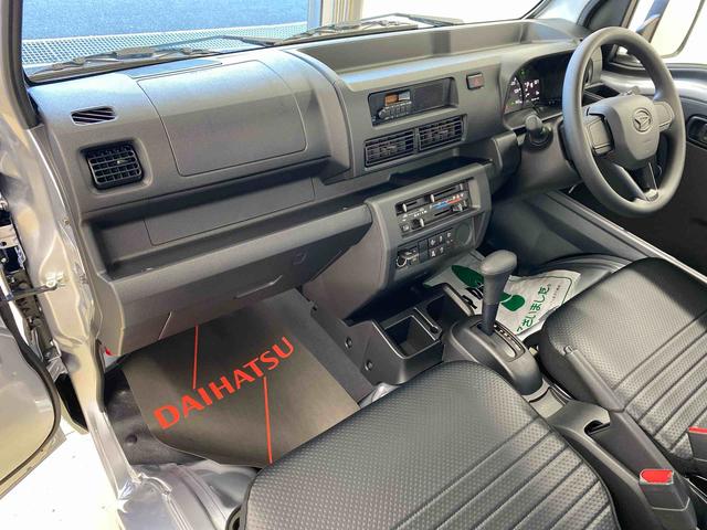 ハイゼットトラックスタンダード４ＷＤ　まごころ保証１年付き　記録簿　取扱説明書　ＣＶＴ　ラジオ　衝突被害軽減システム　オートマチックハイビーム　レーンアシスト　禁煙車　ワンオーナー　エアコン　パワーステアリング　エアバッグ　ＡＢＳ（静岡県）の中古車