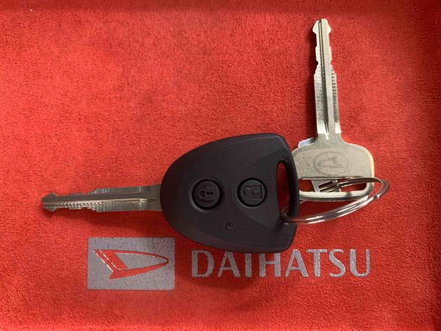 ハイゼットカーゴDX 保証付きまごころ保証1年付き 記録簿 取扱説明書 CVT ラジオ 衝突被害軽減システム オートマチックハイビーム レーンアシスト 禁煙車 ワンオーナー エアバッグ エアコン パワーステアリング ABS(静岡県)の中古車