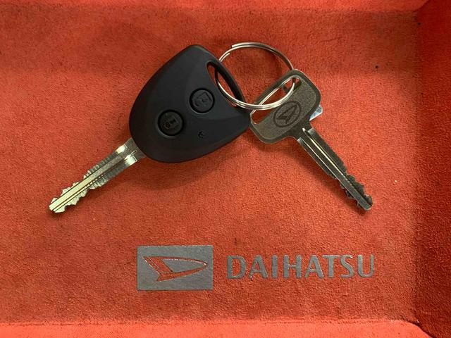 ハイゼットカーゴＤＸまごころ保証１年付き　記録簿　取扱説明書　ＣＶＴ　ラジオ　衝突被害軽減システム　オートマチックハイビーム　レーンアシスト　禁煙車　ワンオーナー　エアバッグ　エアコン　パワーステアリング　ＡＢＳ（静岡県）の中古車