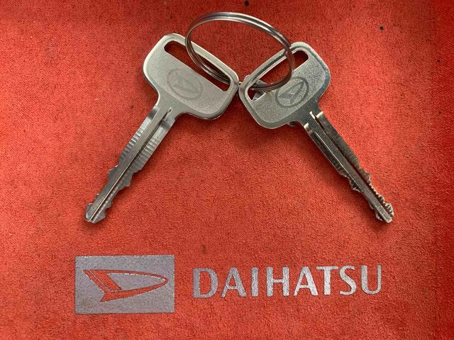 ハイゼットトラックスタンダード　４ＷＤ　保証付きまごころ保証１年付き　記録簿　取扱説明書　ＣＶＴ　ラジオ　衝突被害軽減システム　オートマチックハイビーム　レーンアシスト　禁煙車　ワンオーナー　エアコン　パワーステアリング　エアバッグ　ＡＢＳ（静岡県）の中古車