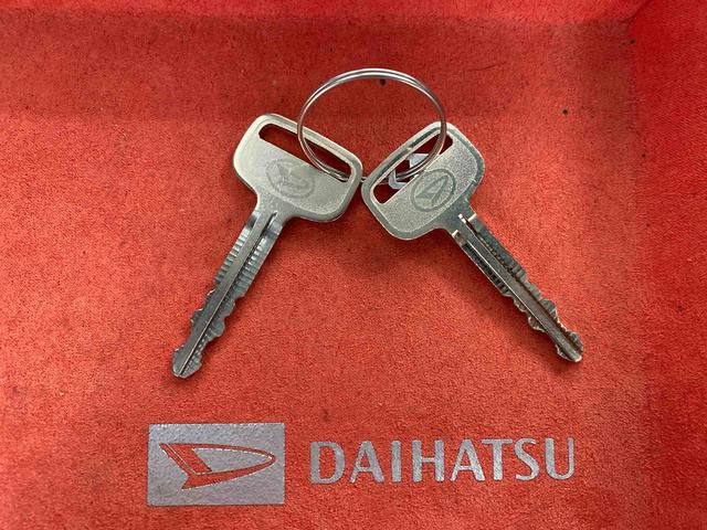 ハイゼットトラックスタンダード　４ＷＤ　保証付きまごころ保証１年付き　記録簿　取扱説明書　ＣＶＴ　ラジオ　衝突被害軽減システム　オートマチックハイビーム　レーンアシスト　禁煙車　ワンオーナー　エアコン　パワーステアリング　エアバッグ　ＡＢＳ（静岡県）の中古車