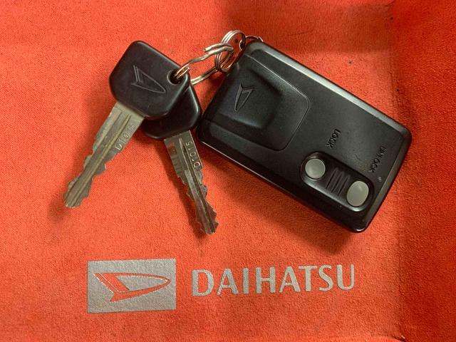 テリオスキッドカスタムX タイヤ新品保証付き 記録簿 取扱説明書 CD MD バッテリー新 4WD キーレスエントリー アルミホイール ターボ MD ワンオーナー エアバッグ エアコン パワーステアリング パワーウィンドウ ABS(静岡県)の中古車