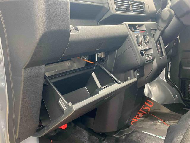 ハイゼットカーゴDX ラジオ 保証付きまごころ保証1年付き 記録簿 取扱説明書 CVT 衝突被害軽減システム キーレスエントリー オートマチックハイビーム レーンアシスト 禁煙車 ワンオーナー エアバッグ エアコン パワーステアリング(静岡県)の中古車