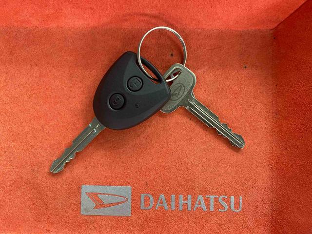 ハイゼットカーゴＤＸ　保証付きまごころ保証１年付き　記録簿　取扱説明書　ＣＶＴ　ラジオ　衝突被害軽減システム　オートマチックハイビーム　レーンアシスト　エアバッグ　エアコン　パワーステアリング　パワーウィンドウ　ＡＢＳ（静岡県）の中古車