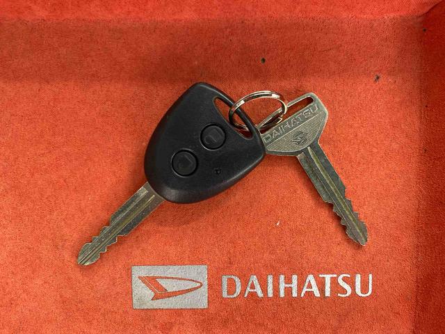 ムーヴＬ　　ナビ　バックカメラ付き納車日から３ケ月５，０００ｋｍ保証付き　社外ナビ　バックカメラ　エアコン　パワステ　パワーウィンドウ　エアバッグ　ＡＢＳ　電動格納ドアミラー　キーレス　※室内芳香剤におい　ルーフ塗装に痛みあり（静岡県）の中古車
