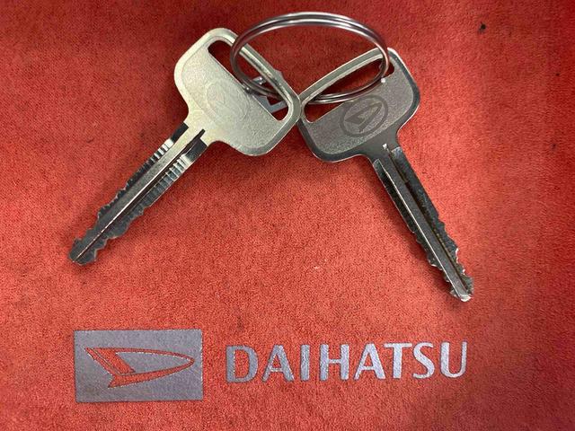 ハイゼットトラックスタンダード　４ＷＤ　５ＭＴ　ラジオまごころ保証（納車日から１年・走行距離無制限）付き　４ＷＤ　５速マニュアル　ＡＢＳ　エアバッグ　パワーステアリング　ラジオ（静岡県）の中古車
