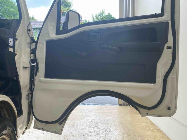ハイゼットトラックスタンダード　ラジオ　タイヤ新品４ＷＤ　保証付き　記録簿　取扱説明書　ＡＴ　４速オートマ　エアコン　パワステ　エアバッグ　ＡＢＳ　ワンオーナー（静岡県）の中古車