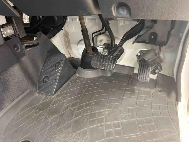 ハイゼットトラックスタンダード　ラジオ　タイヤ新品４ＷＤ　保証付き　記録簿　取扱説明書　ＡＴ　４速オートマ　エアコン　パワステ　エアバッグ　ＡＢＳ　ワンオーナー（静岡県）の中古車