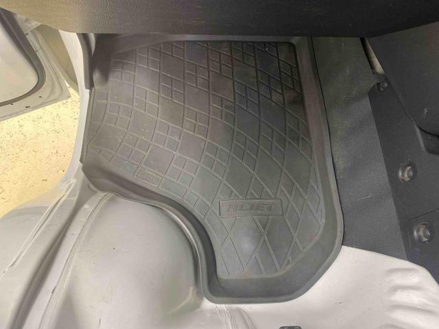ハイゼットトラックスタンダード　ラジオ　タイヤ新品４ＷＤ　保証付き　記録簿　取扱説明書　ＡＴ　４速オートマ　エアコン　パワステ　エアバッグ　ＡＢＳ　ワンオーナー（静岡県）の中古車