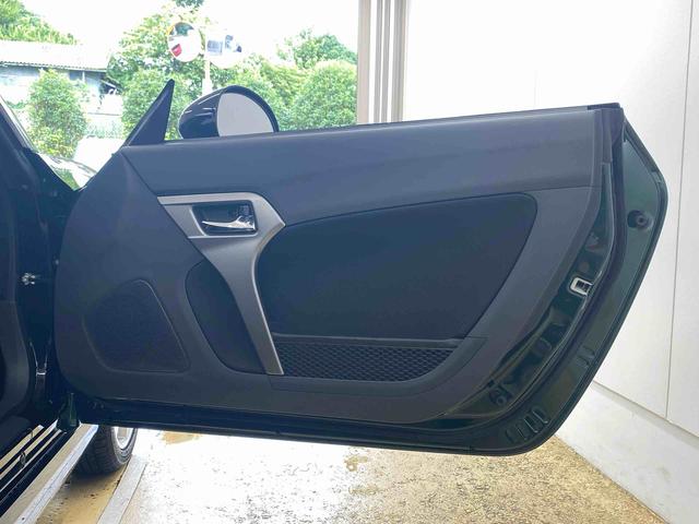 コペンセロ　元当社試乗車　ＣＶＴ　１６インチアルミホイールまごころ保証（納車日から１年・走行距離無制限）付き　元当社試乗車　ＣＶＴ　オートエアコン　ＬＥＤヘッドライト　オーディオレス　ＡＢＳ　エアバッグ　アルミホイール（静岡県）の中古車