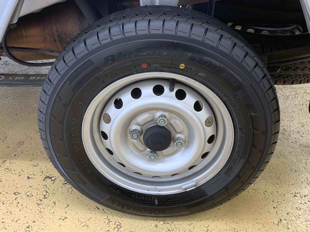 ハイゼットトラックスタンダードSAIIIt 4WD 4AT ラジオ タイヤ新品まごころ保証(納車日から1年・走行距離無制限)付き 4WD 4速オートマ ラジオ エアコン パワステ 運転席エアバッグ ABS 衝突被害軽減ブレーキ(静岡県)の中古車