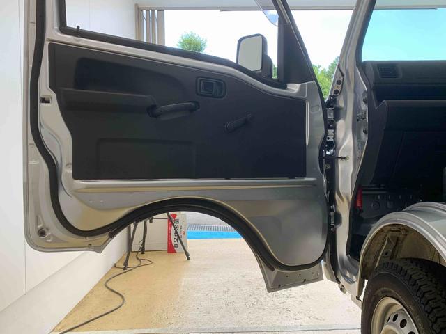 ハイゼットトラックスタンダード　５速マニュアル　※スマアシ非装着車　ラジオまごころ保証（納車日から１年・走行距離無制限）付き　５速マニュアル　エアコン　パワステ　ＡＢＳ　ラジオ　スマートアシスト非装着車　２ＷＤ（静岡県）の中古車