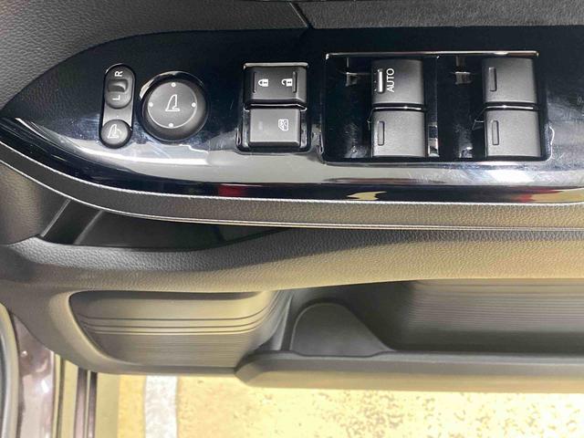 Ｎ−ＢＯＸカスタムＧ・Ｌターボホンダセンシング　タイヤ新品　保証付きバッテリー交換済　ナビ　バックカメラ　ＥＴＣ　Ｆバンパー割れ有り　左前修復有り（静岡県）の中古車