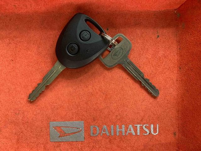 ハイゼットカーゴＤＸ　　元社用車使用　ＣＶＴ　ラジオ　キーレスエントリーまごころ保証（納車日から１年・走行距離無制限）付き　ＣＶＴ車　ラジオ　キーフリー　エアコン　パワステ　パワーウィンドウ　衝突被害軽減ブレーキ　ＡＢＳ　両席エアバッグ（静岡県）の中古車