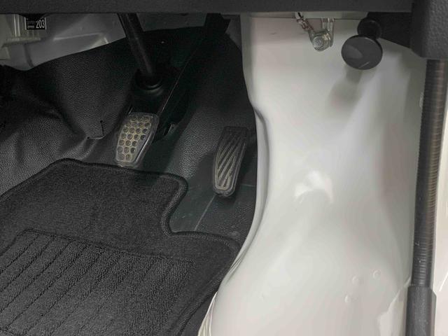 ハイゼットカーゴＤＸ　元社用車　ラジオ　エアコン　パワステ　パワーウィンドウまごころ保証（納車日から１年・走行距離無制限）付き　エアコン　パワステ　パワーウィンドウ　ＡＢＳ　エアバッグ　ラジオ　キーレスエントリー　オートライト　被害軽減ブレーキ（静岡県）の中古車