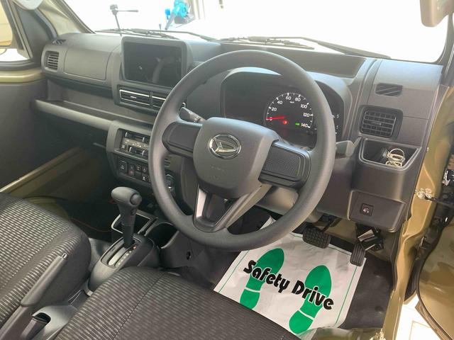 ハイゼットトラックジャンボエクストラ 4WD CVT キーフリーまごころ保証(納車日から1年・走行距離無制限)付き 4WD CVT エアコン パワステ パワーウィンドウ キーフリーシステム LEDフォグランプ LEDヘッドライト 電動格納ドアミラー 荷台ライト(静岡県)の中古車