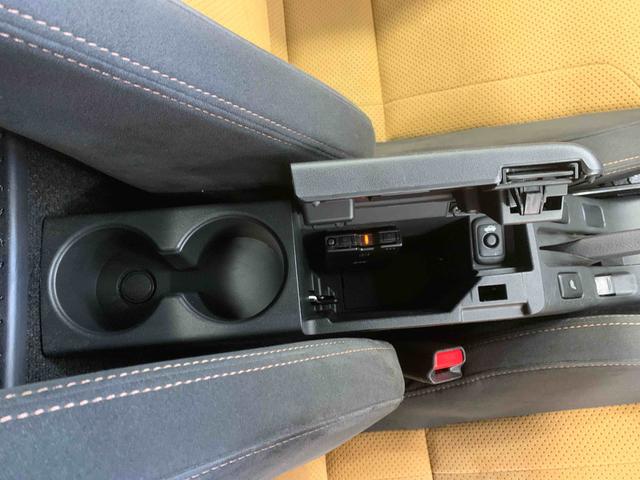 コペンローブ S CVT 専用サスペンション ナビ ETCまごころ保証(納車日から1年・走行距離無制限)付き 専用サスペンション レカロシート ナビ ETC バックカメラ オートエアコン シートヒーター キーフリー コペン専用タイヤ新品交換済み(静岡県)の中古車