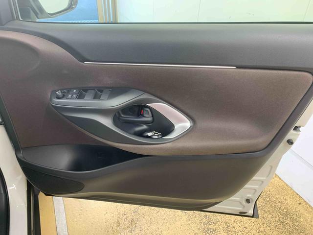 ヤリスクロスZ ディスプレイオーディオ ドラレコ ETC パノラマMまごころ保証(納車日から1年・走行距離無制限)付き 純正ディスプレイオーディオ ドラレコ ETC パノラマモニター パワーバックドア 電動パーキングブレーキ パワーシート シートヒーターアルミホイール(静岡県)の中古車