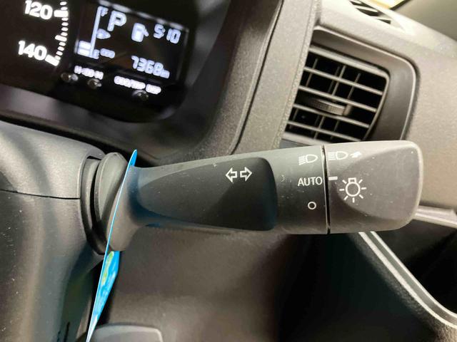 ハイゼットカーゴＤＸ／２ＷＤ／ＣＶＴＡＭ／ＦＭラジオ　前席パワーウィンドウ　キーレスエントリー　オーバーヘッドシェルフ　インパネシフト　スマートアシスト　オートハイビーム　オートライト　コーナーセンサー　スクエアボディ　両側スライドドア（三重県）の中古車