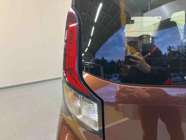 ムーヴＸ／ディスプレイオーディオ／左側パワースライドドアディスプレイオーディオ　左側パワースライドドア　スライドドアイージークローザー　バックモニター　オートエアコン　キーフリー　足踏み式パーキングブレーキ　ワイヤレス充電機能　ＬＥＤ　スマートアシスト（三重県）の中古車