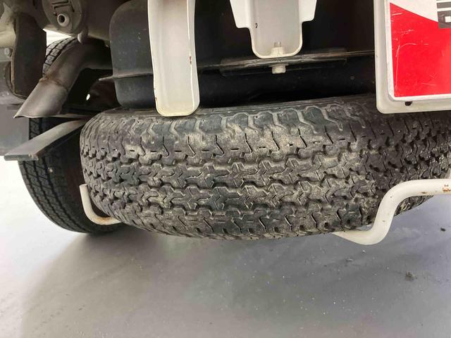 キャリイトラックＫＣスペシャル／３方開／４ＷＤＡＭ／ＦＭラジオ　パワーウィンドウ　キーレスエントリー　３方開　４ＷＤ　オートマ　マニュアルエアコン　パワステ　ＡＢＳ　マット　バイザー（三重県）の中古車
