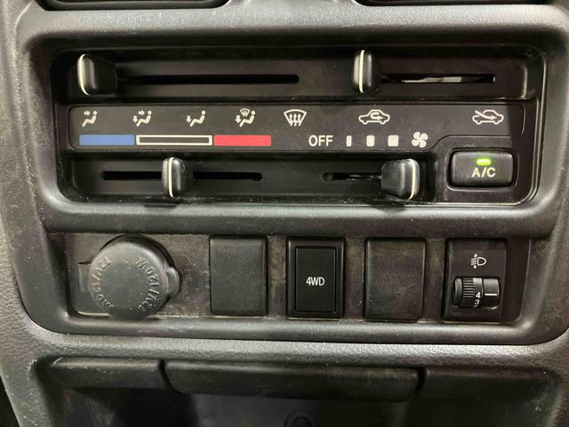 キャリイトラックＫＣスペシャル／３方開／４ＷＤＡＭ／ＦＭラジオ　パワーウィンドウ　キーレスエントリー　３方開　４ＷＤ　オートマ　マニュアルエアコン　パワステ　ＡＢＳ　マット　バイザー（三重県）の中古車