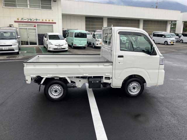 ハイゼットトラックスタンダード　農用スペシャルスマートアシスト・コーナーセンサー・切り替え式４ＷＤ（ＣＶＴ車）・スーパーデフロック・ハロゲンヘッドランプ・マニュアルエアコン・リア４枚リーフスプリング（山梨県）の中古車