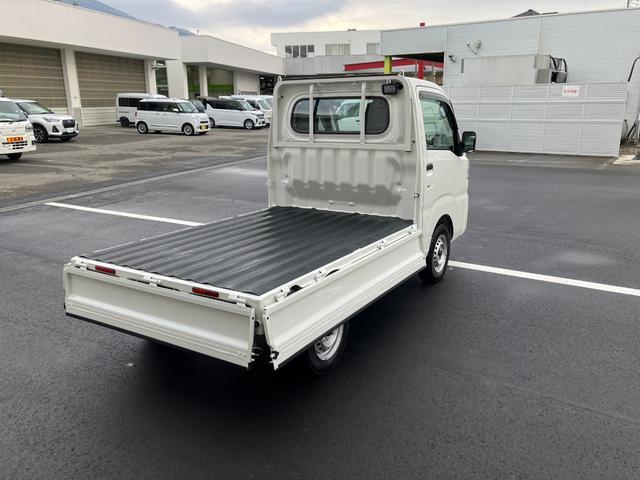 ハイゼットトラックスタンダード　農用スペシャルスマートアシスト・コーナーセンサー・切り替え式４ＷＤ（ＣＶＴ車）・スーパーデフロック・ハロゲンヘッドランプ・マニュアルエアコン・リア４枚リーフスプリング（山梨県）の中古車