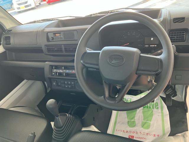 ハイゼットトラックスタンダード４ＷＤ・ＭＴ車・ＡＭ／ＦＭラジオ・コーナーセンサー・エコアイドル・エアコン（佐賀県）の中古車