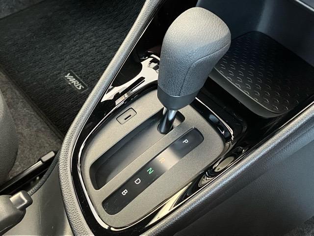 ヤリスハイブリッドGドラレコ・バックモニター・プッシュボタンスタート・ステアリングスイッチ・オートエアコン・キーフリー・パワーウィンドウ(佐賀県)の中古車