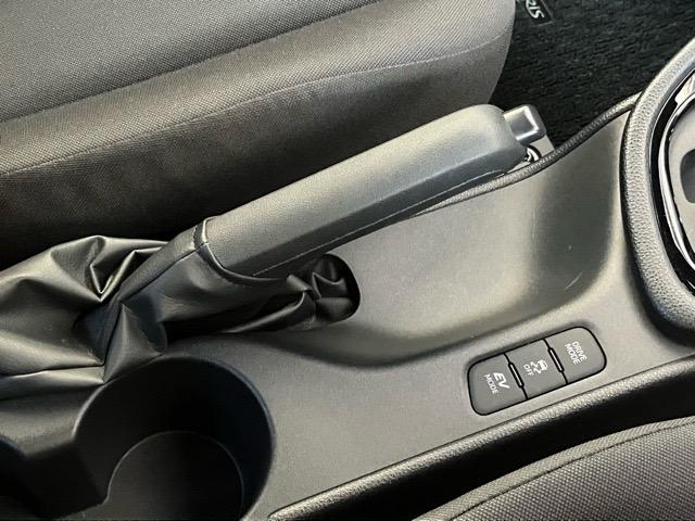 ヤリスハイブリッドGドラレコ・バックモニター・プッシュボタンスタート・ステアリングスイッチ・オートエアコン・キーフリー・パワーウィンドウ(佐賀県)の中古車