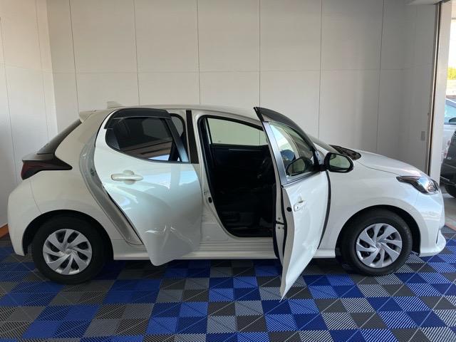 ヤリスハイブリッドGドラレコ・バックモニター・プッシュボタンスタート・ステアリングスイッチ・オートエアコン・キーフリー・パワーウィンドウ(佐賀県)の中古車