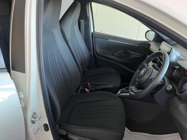 ヤリスハイブリッドGドラレコ・バックモニター・プッシュボタンスタート・ステアリングスイッチ・オートエアコン・キーフリー・パワーウィンドウ(佐賀県)の中古車