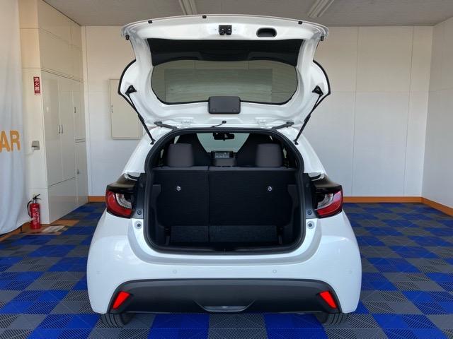 ヤリスハイブリッドGドラレコ・バックモニター・プッシュボタンスタート・ステアリングスイッチ・オートエアコン・キーフリー・パワーウィンドウ(佐賀県)の中古車