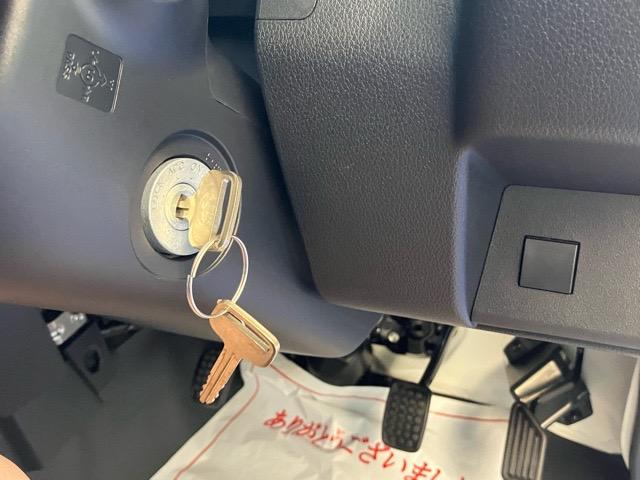 ハイゼットトラックスタンダード４ＷＤ・ＭＴ車・衝突回避・コーナーセンサー・エコアイドル・ラジオ・エアコン（佐賀県）の中古車