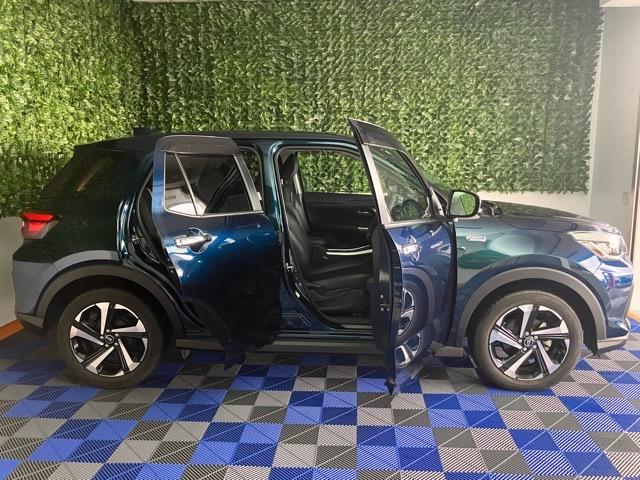 ロッキープレミアムＧ　ＨＥＶドラレコ・パノラマモニター・プッシュボタンスタート・ステアリングスイッチ・オートエアコン・キーフリー・コーナーセンサー・アルミホイール・シートヒーター・パワーウィンドウ（佐賀県）の中古車